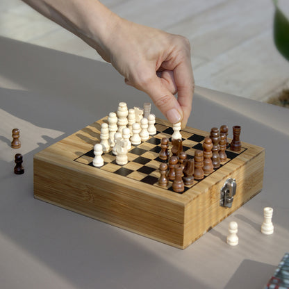 Set de vino con juego de ajedrez "CHESSY"